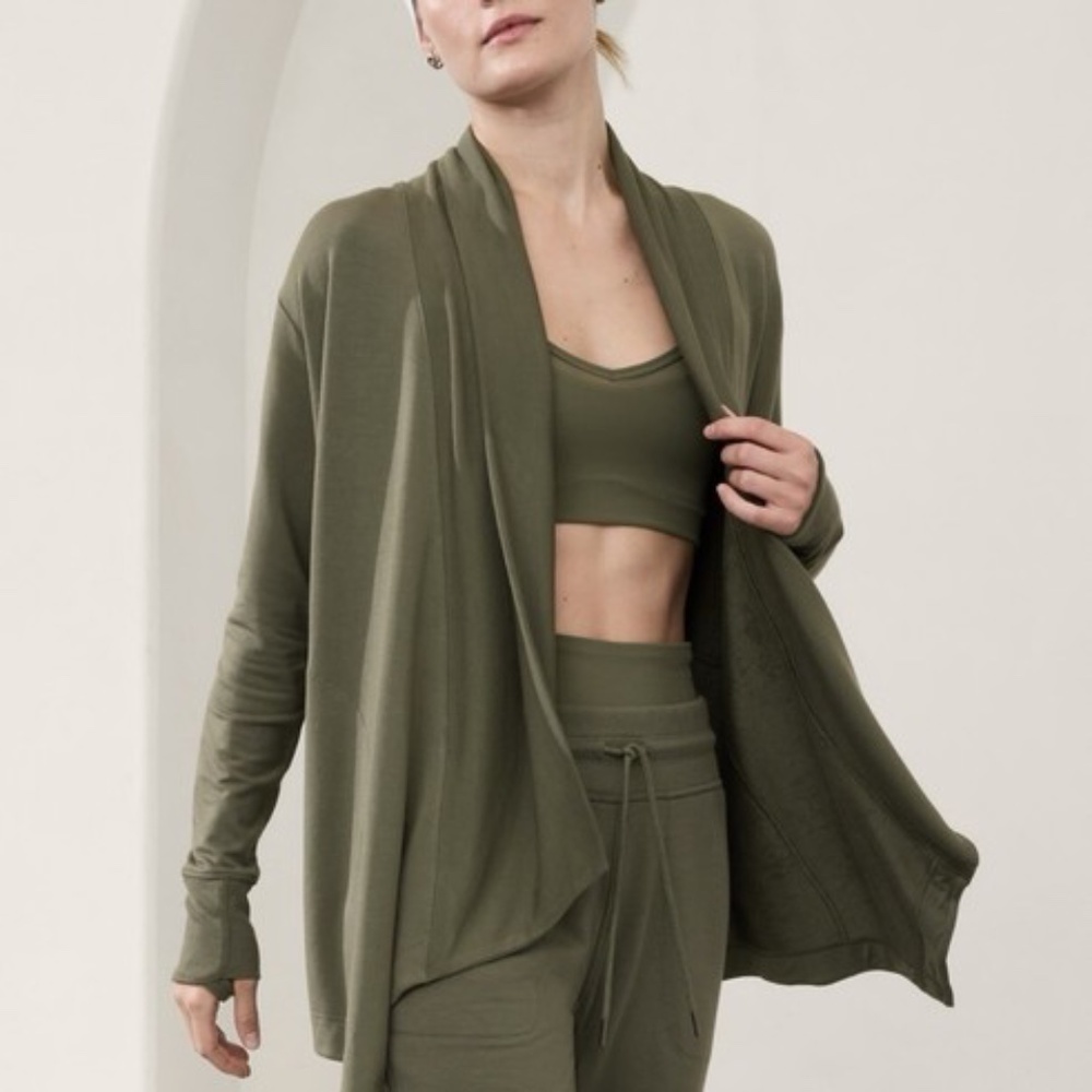 Athleta Pranayama Wrap. Size M NWT.